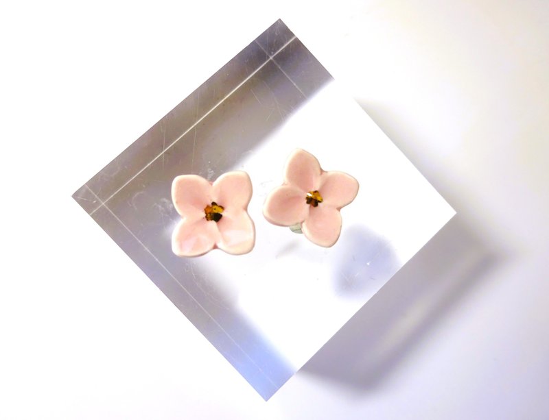 Small flower lover piece・earring pink - Earrings & Clip-ons - Pottery Pink