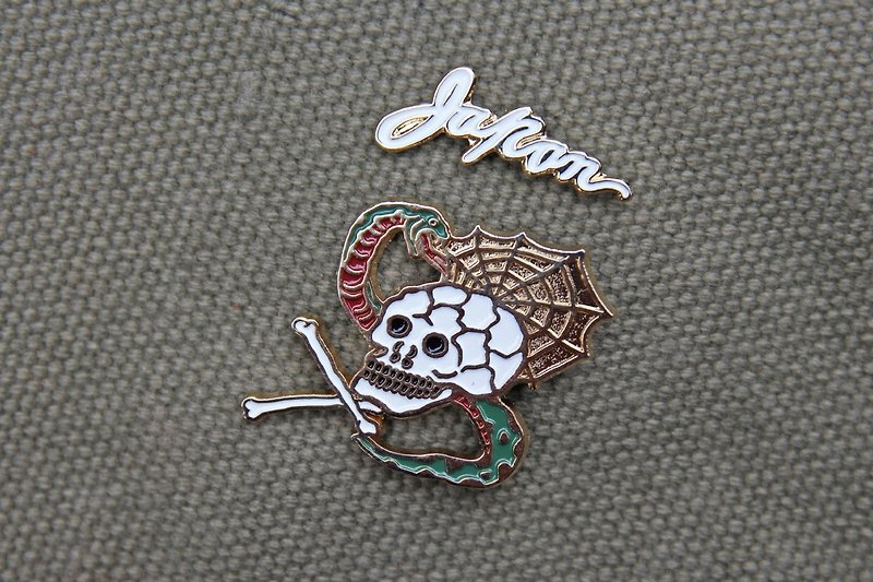 【METALIZE】Yokosuka Skull x Snake Pin Set - Brooches - Other Metals Multicolor