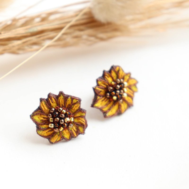 Stud sunflower earrings, handmade embroidered earrings - 耳環/耳夾 - 繡線 橘色