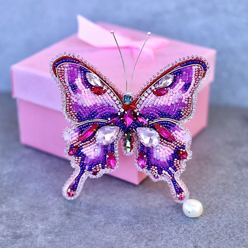 Pink butterfly pin. Embroidery butterfly brooch. Gift for her, for girl.  for mom - Shop Art jewelry by Mila Brooches - Pinkoi