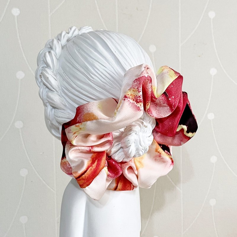 Fabric scrunchie/ satin quicksand scrunchie hair tie hair tie hair accessories hair rope red - เครื่องประดับผม - วัสดุอื่นๆ สีแดง