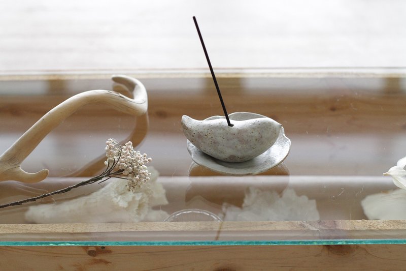 純手捏白色小鳥造型線香座/線香插/擺飾 - 擺飾/家飾品 - 陶 白色