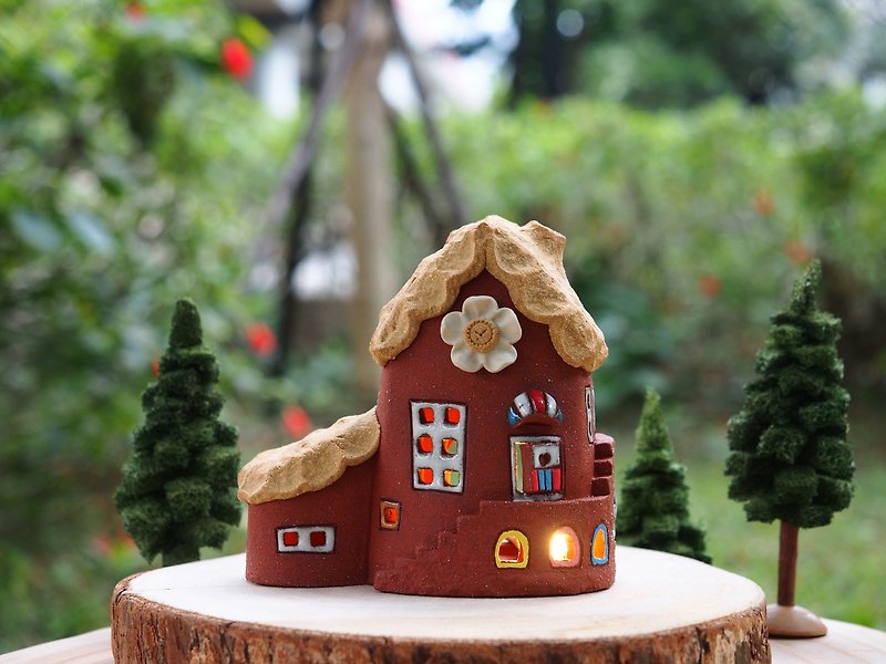 [Lighted House] Pottery Handmade-Garden House (excluding wood accessories and handmade trees) - โคมไฟ - ดินเผา สีแดง