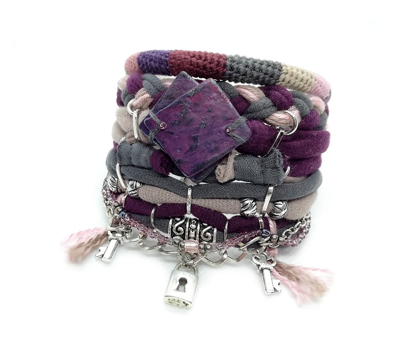 Grape Gypsy Bracelet Set in Marsala Gray Pink with Padlock Key Charm - 手鍊/手鐲 - 棉．麻 灰色