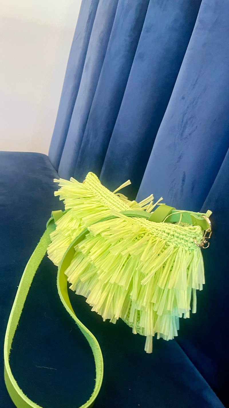 Firefly bag Bag with fringe Handmade raffia bag with genuine leather strap - 手提包/手提袋 - 聚酯纖維 綠色
