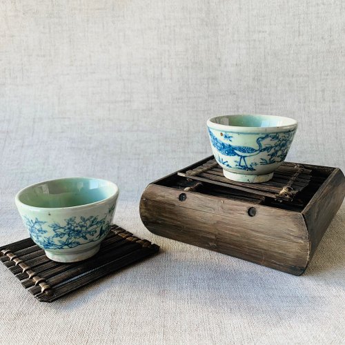 【青白磁杯】 清　磁器　青磁 中国の清朝三朝青と白の磁器カンフー カップ│孔雀花様式民俗窯