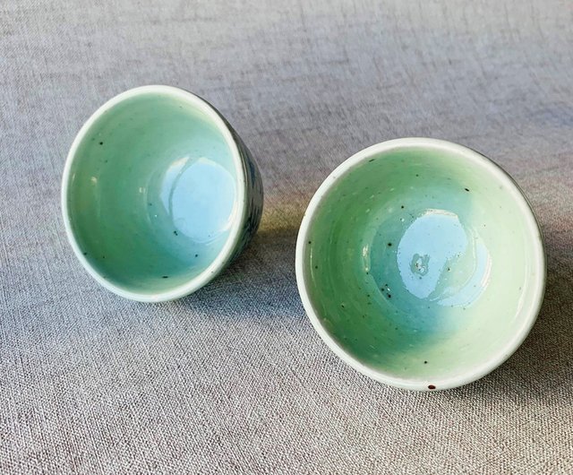 【青白磁杯】 清　磁器　青磁 中国の清朝三朝青と白の磁器カンフー カップ│孔雀花様式民俗窯