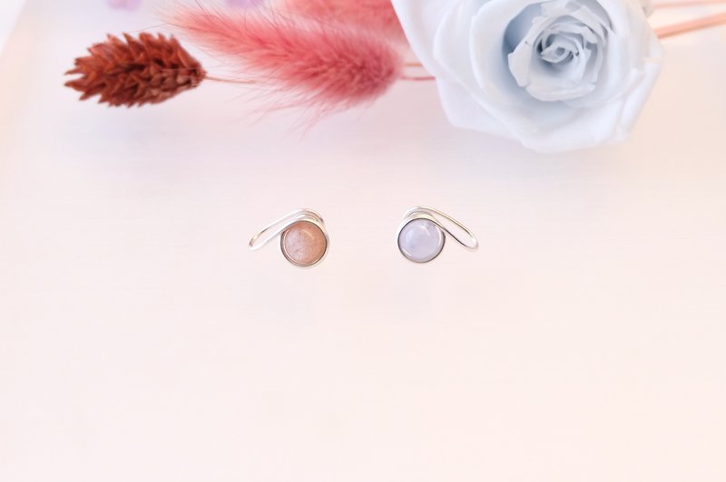 . Romantic two-tone earrings. Blue pattern agate x sun Stone light blue x light pink Clip-On/ear acupuncture - ต่างหู - เครื่องเพชรพลอย หลากหลายสี