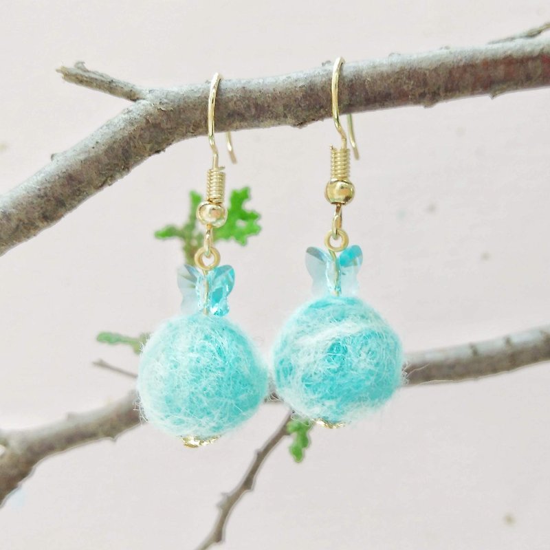 Feiwu hand-made wool felt earrings butterfly light blue Swarovski crystals can be changed Clip-On - ต่างหู - ขนแกะ สีน้ำเงิน