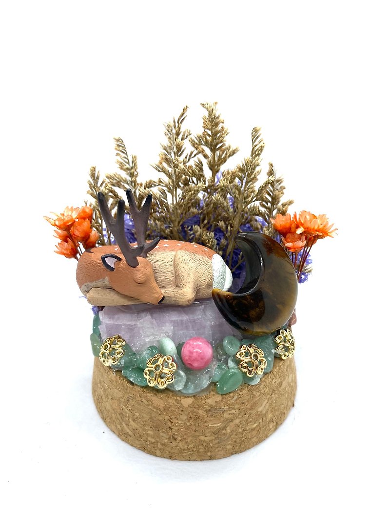Dream Forest-Sika Deer and Stone Stone Moon/Kunzite/ Stone Beads-Crystal Doll Dried Flowers - ของวางตกแต่ง - คริสตัล 