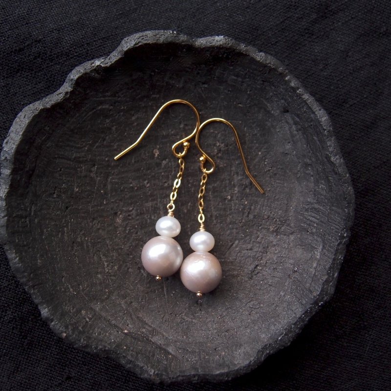 【K14gf】Gray × White Pearl Earrings　バイカラー パールピアス・ライトグレー×ホワイト - 耳環/耳夾/耳骨夾 - 珍珠 金色