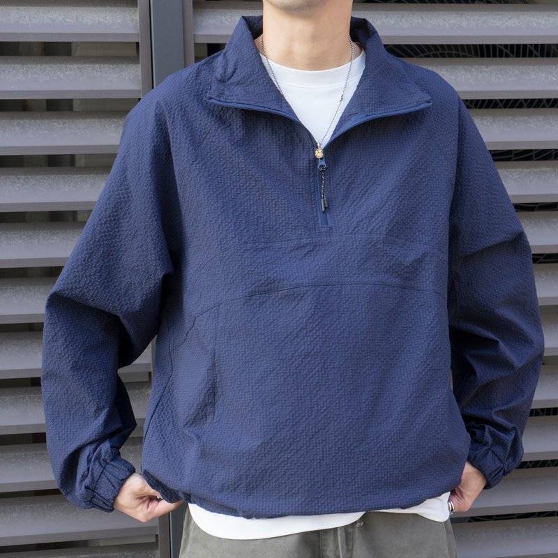 OUTER 日本輕薄質感泡泡紗面料外套 戶外格子半拉鏈翻領風衣 - 男夾克/外套 - 棉．麻 藍色