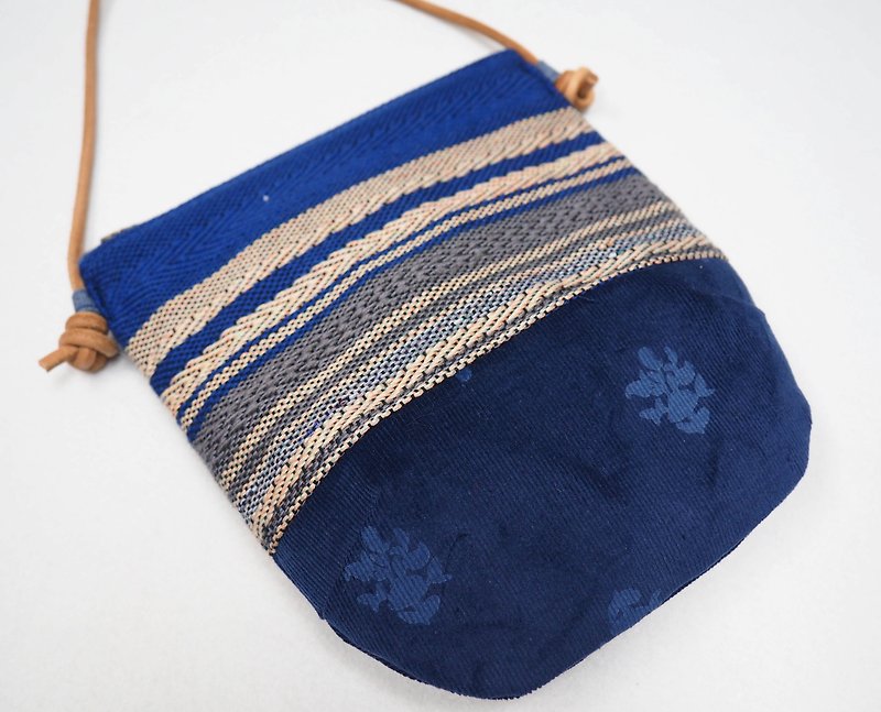 藍色間紋織布斜揹包 - 側背包/斜背包 - 棉．麻 藍色