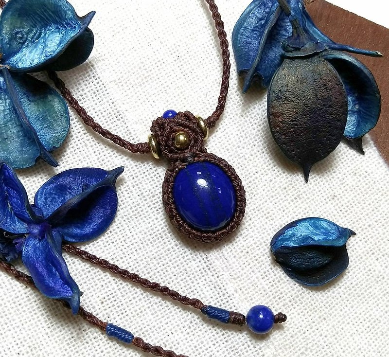 Afghan lapis lazuli woven pendant--South American Wax thread/natural stone - สร้อยคอ - เครื่องประดับพลอย สีน้ำเงิน