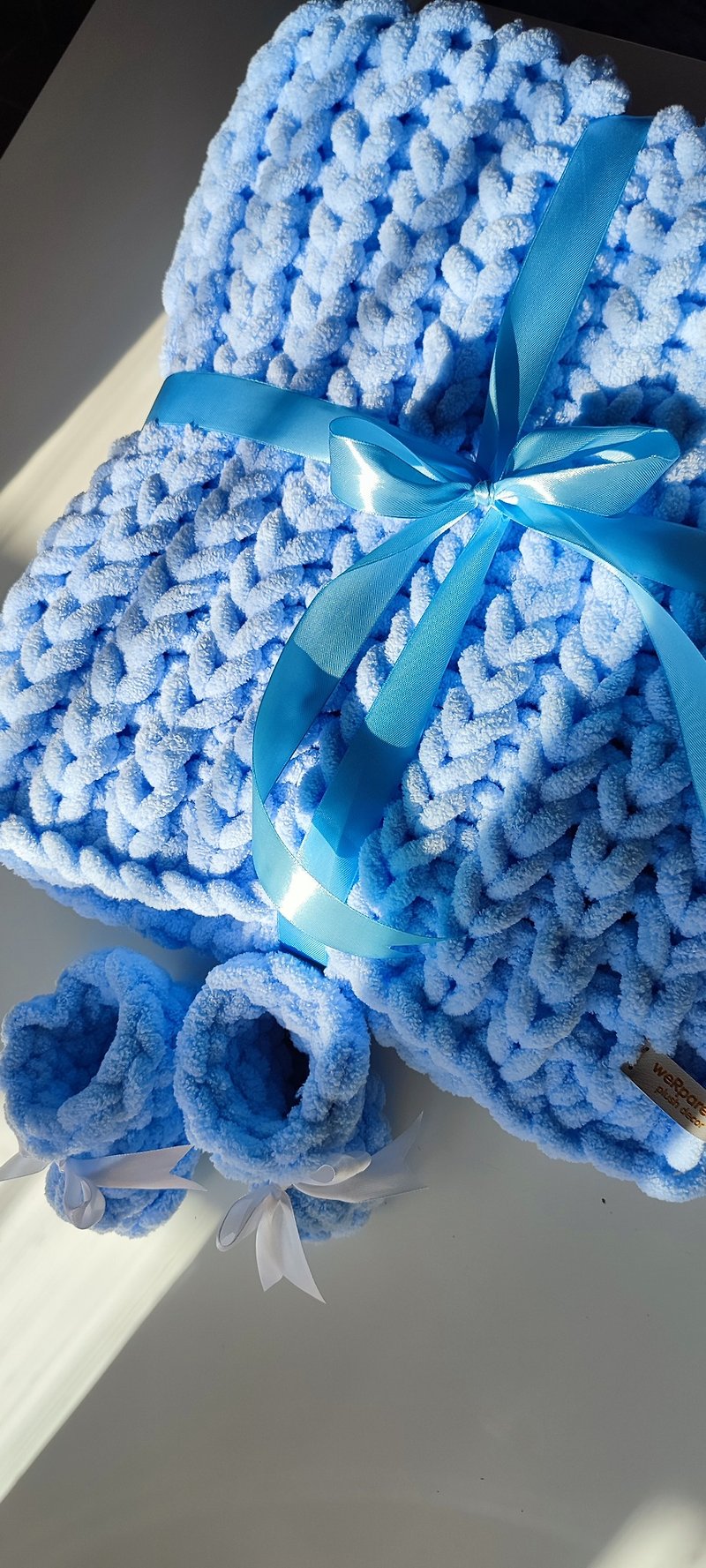 Newborn baby set booties and blanket receiving gift - ผ้าปูที่นอน - เส้นใยสังเคราะห์ สีน้ำเงิน