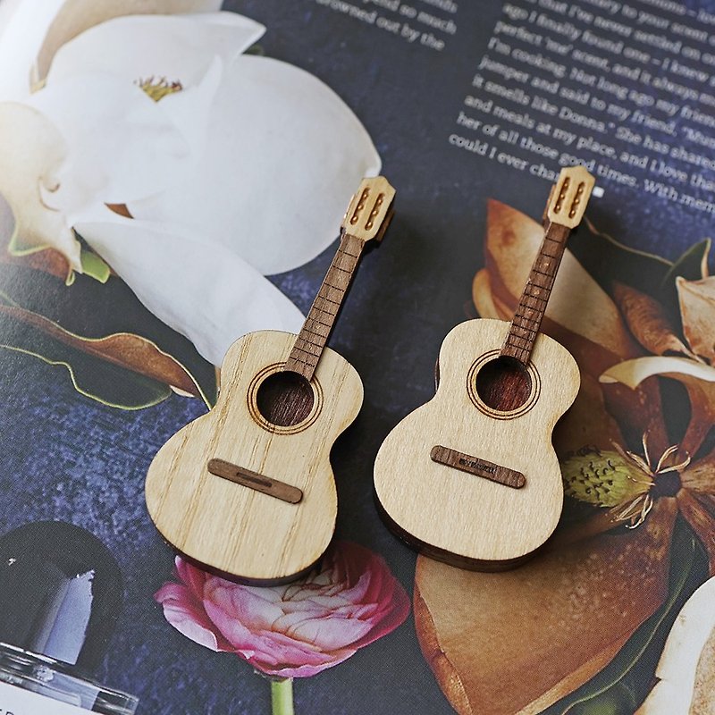 | Customized engraving + color selection | Simulated classical guitar pendant wood color key ring music gift - Charms - Wood Brown