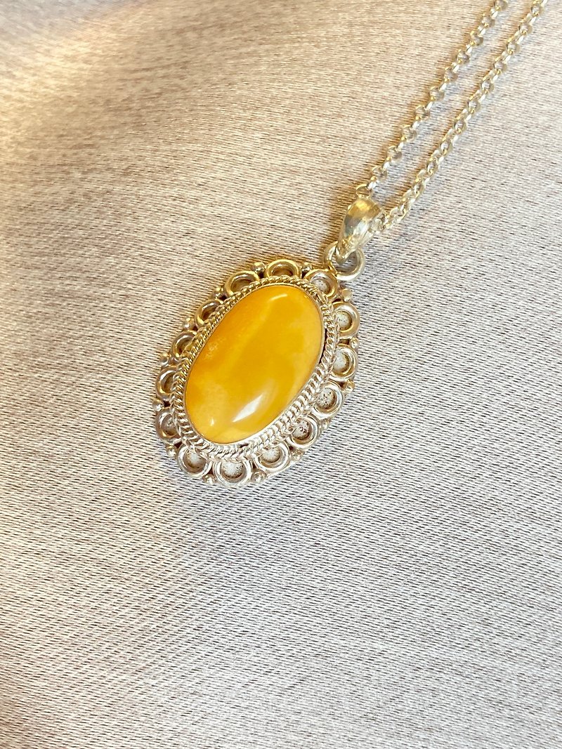 Natural amber Wax pendant with dots handmade in 925 sterling silver - สร้อยคอ - เรซิน สีเหลือง