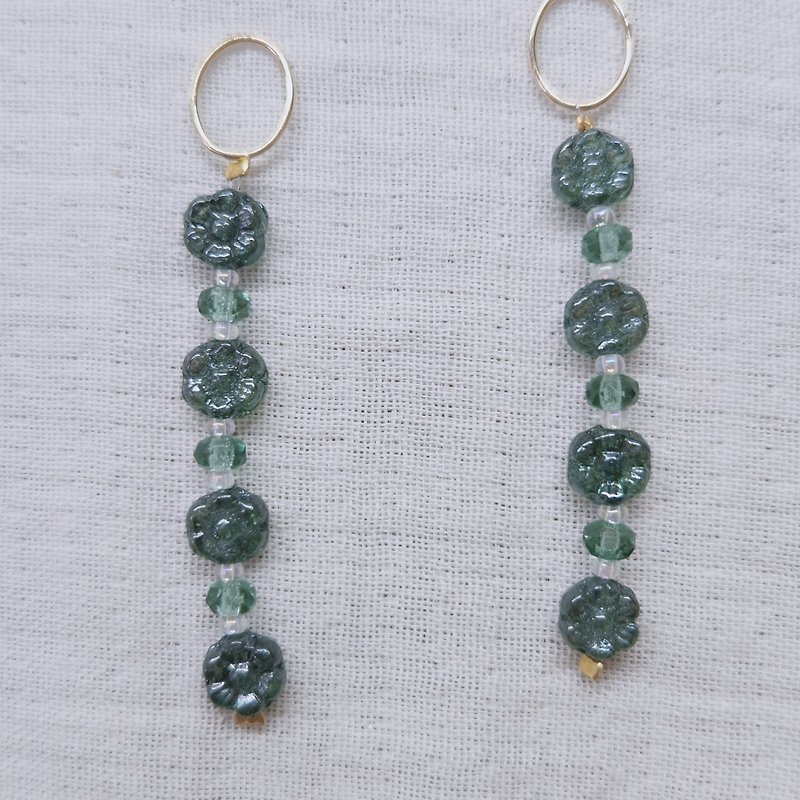 [Accessories] Algae flowers / Ear needles or Clip-On - Earrings & Clip-ons - Glass Green