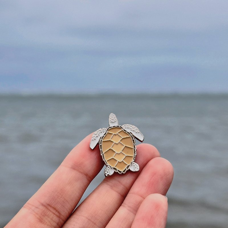 Hawksbill sea turtle pin - Badges & Pins - Other Metals Khaki