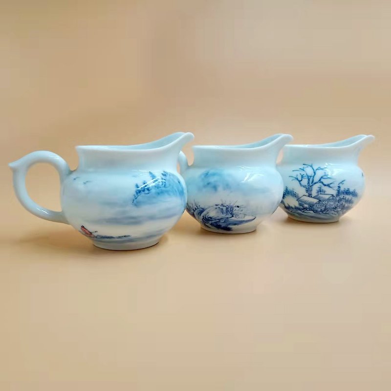Picking up gold and blue and white tea cups - ถ้วย - เครื่องลายคราม 
