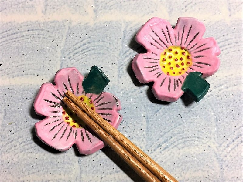Striped pink flower-shaped chopsticks shelf _ pottery chopsticks rack - Chopsticks - Pottery Pink