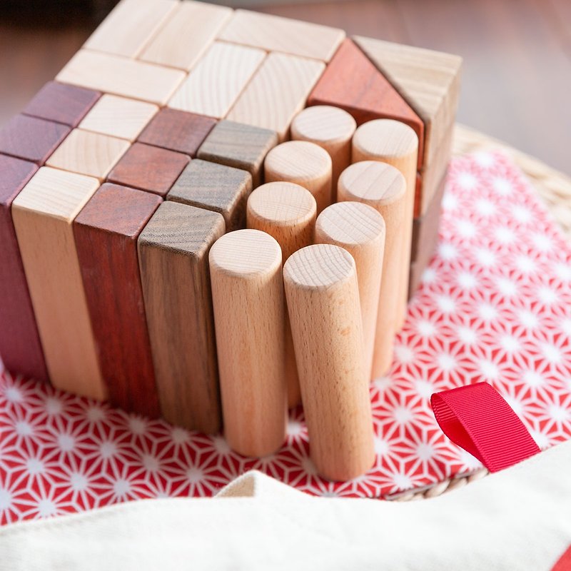 堆堆積木【小盒 34pcs+禮物包巾】沒有噴漆的彩色積木 - 滿月禮物 - 木頭 多色