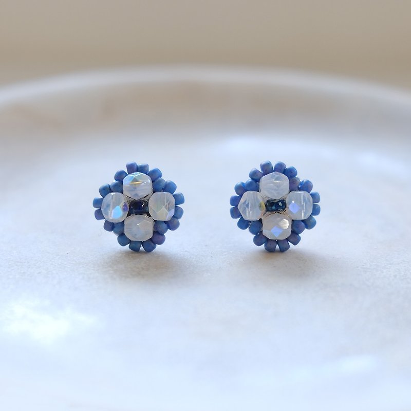 Opal Flower Earrings - ต่างหู - แก้ว ขาว