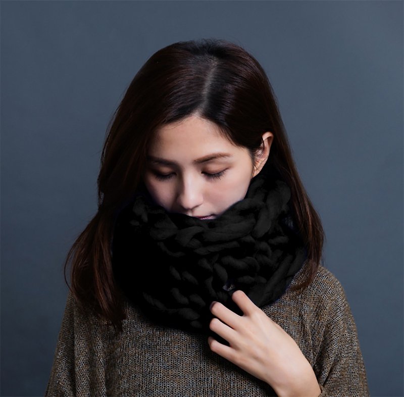 【MOUNTAIN HAND MADE】100% wool circular scarf /Black - Knit Scarves & Wraps - Wool Black