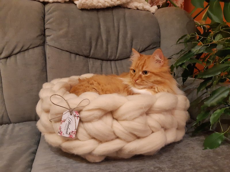 Merino wool knitted bed for your beloved cat - Bedding & Cages - Wool 