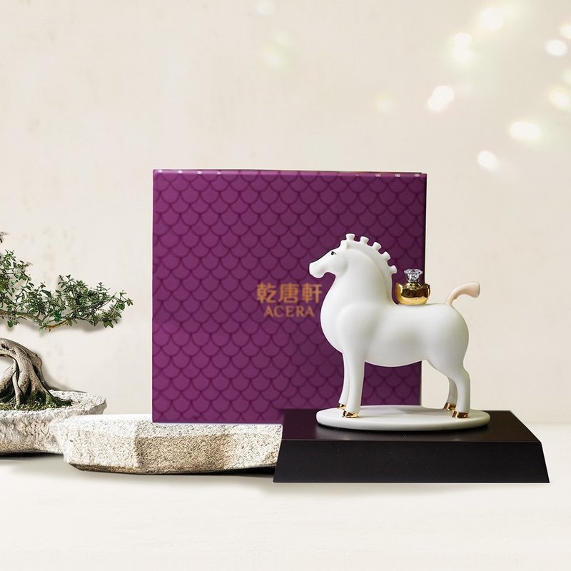 馬上大鑽擺飾 / 5吋 / 白金 (含木座) - 擺飾/家飾品 - 瓷 白色
