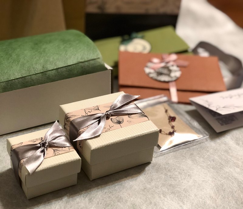 Exquisite packaging and purchase area - Other - Paper White