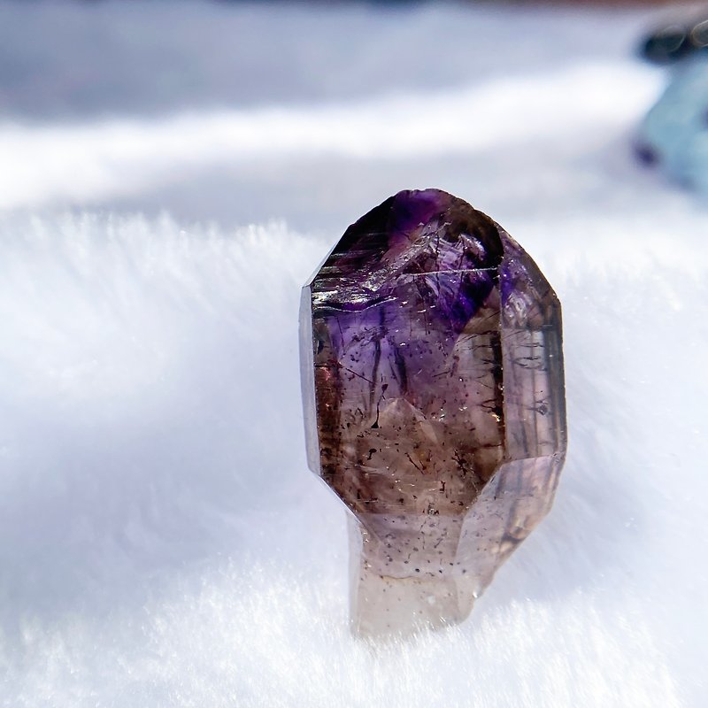 - Super Seven - Purple Smoke Tricycle Backbone Crystal - Raw Ore - Scepter Natural Crystal Raw Stone - ของวางตกแต่ง - คริสตัล สีม่วง