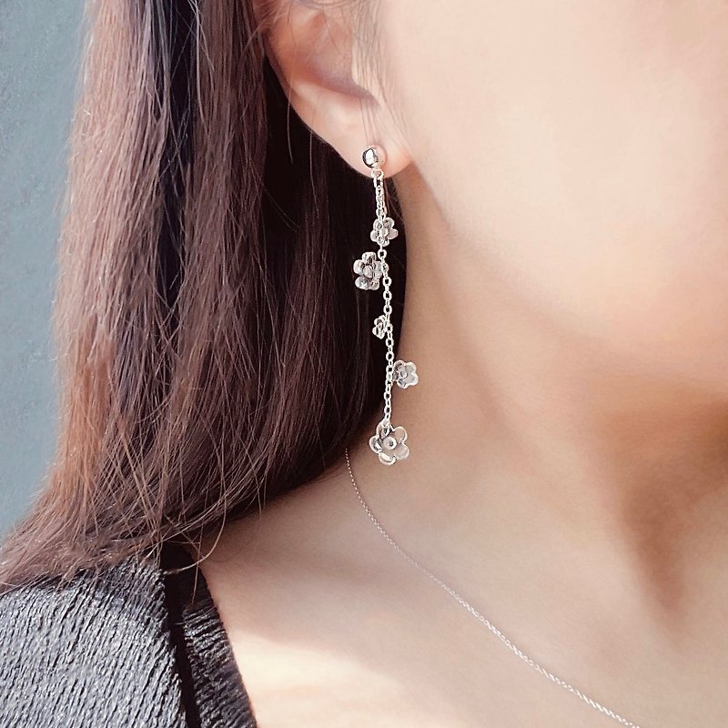 [Transparent Girl-Morning Dew Flower] Handmade Resin Drop Earrings - Earrings & Clip-ons - Resin Transparent
