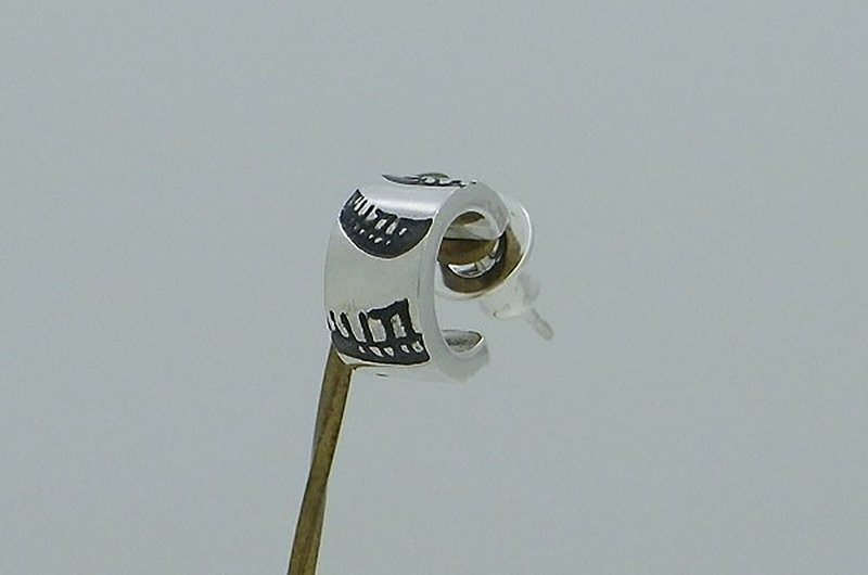 smile stamp Pierce_4 (s_m-O.29) 微笑 銀 耳釘 穿孔耳环 sterling silver hoop stud earring - 耳環/耳夾/耳骨夾 - 純銀 銀色