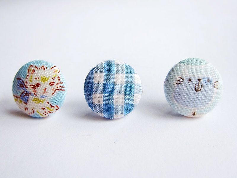 Cloth earrings Mix & Match blue cat mix and match to make clip-on earrings - ต่างหู - ผ้าฝ้าย/ผ้าลินิน สีน้ำเงิน