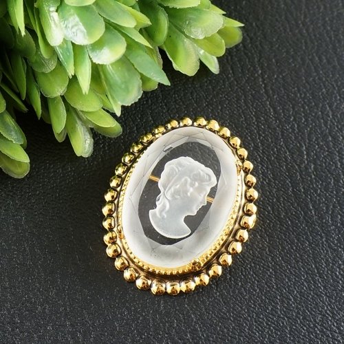 Clear White Glass Lady Girl Vintage Intaglio Cameo Gold Brooch Pin Woman  Jewelry - Shop AGATIX Brooches - Pinkoi