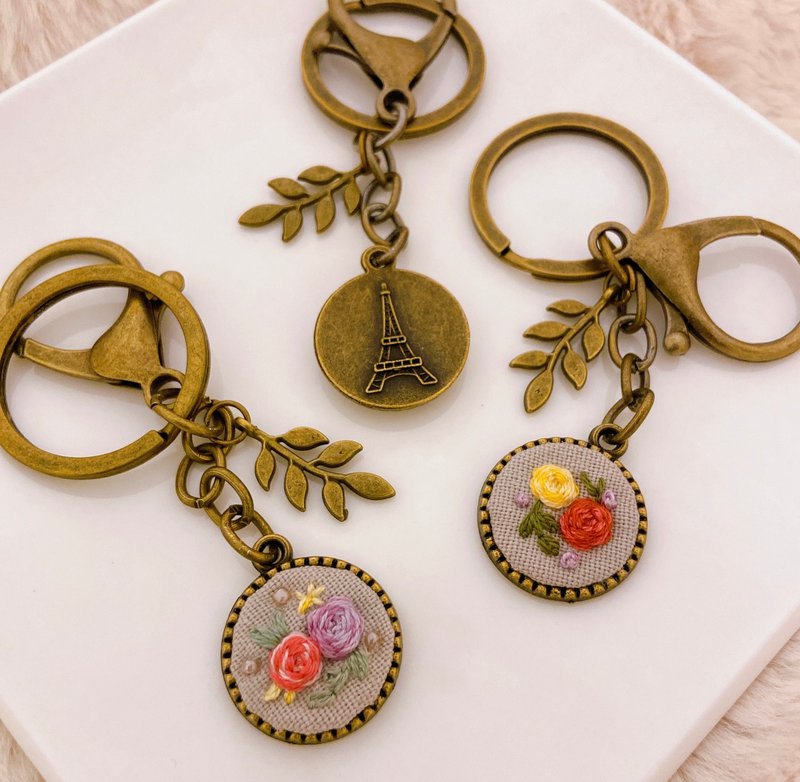 【浪漫巴黎】立體刺繡鑰匙圈 歡迎自選花色 *生日 交換禮物* - 鑰匙圈/鑰匙包 - 其他金屬 咖啡色