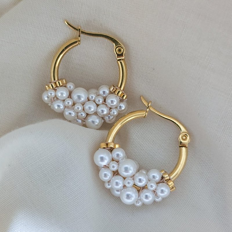 Nuages Petit pearl cloud on small gold hoops - Earrings & Clip-ons - Pearl White