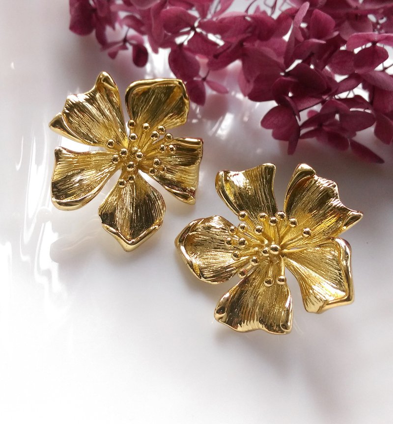 Vintage Jewelry 西洋古董飾品 BAUBLEBAR 立體花卉 針式耳環 - 耳環/耳夾/耳骨夾 - 其他金屬 金色