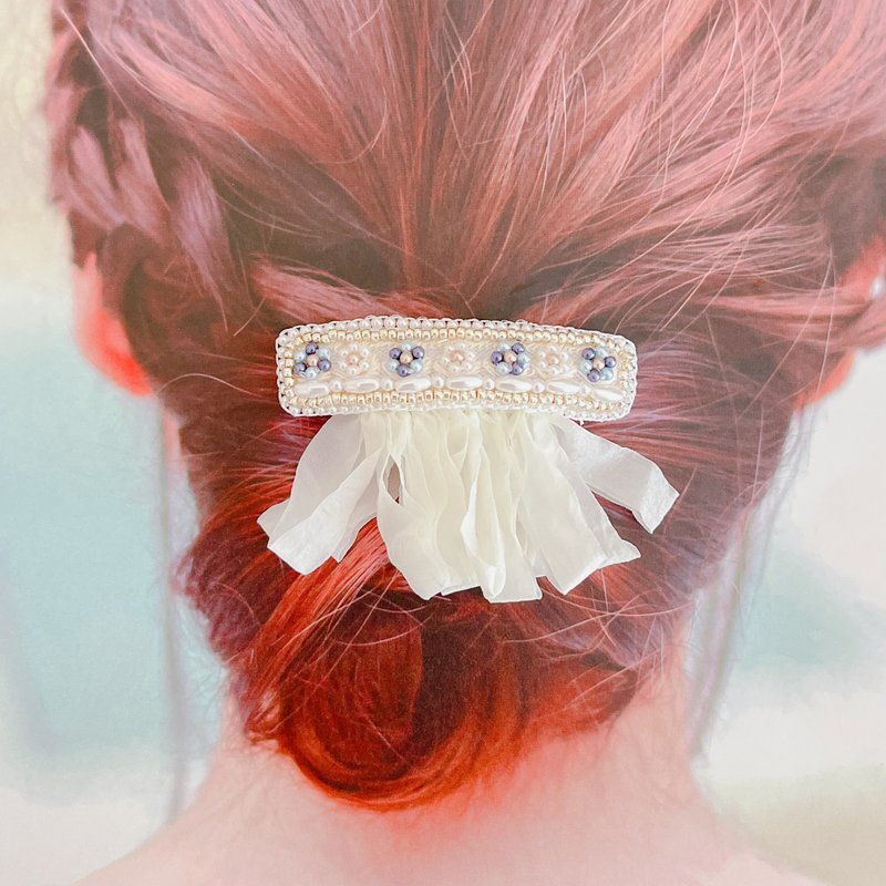 Fluffy jellyfish barrette - เครื่องประดับผม - วัสดุอื่นๆ สีน้ำเงิน