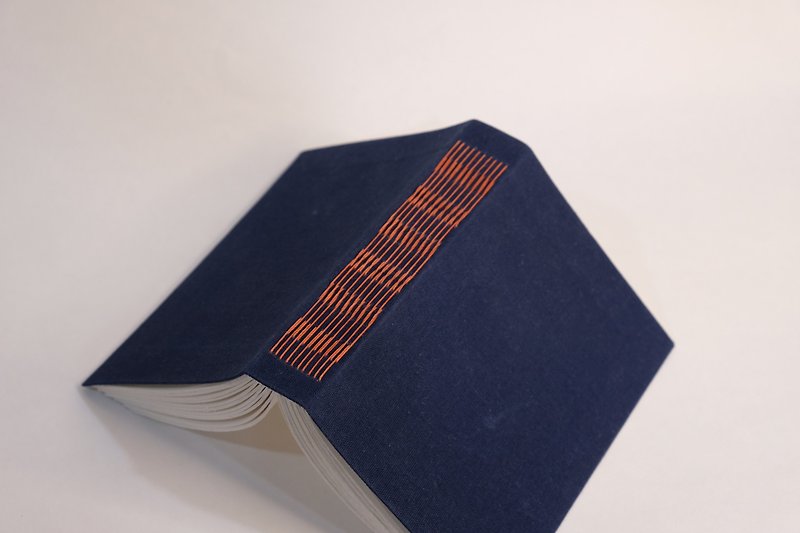 Handmade Book/ Long-stitch binding with laced dash pattern / with deckle edge - สมุดบันทึก/สมุดปฏิทิน - กระดาษ 