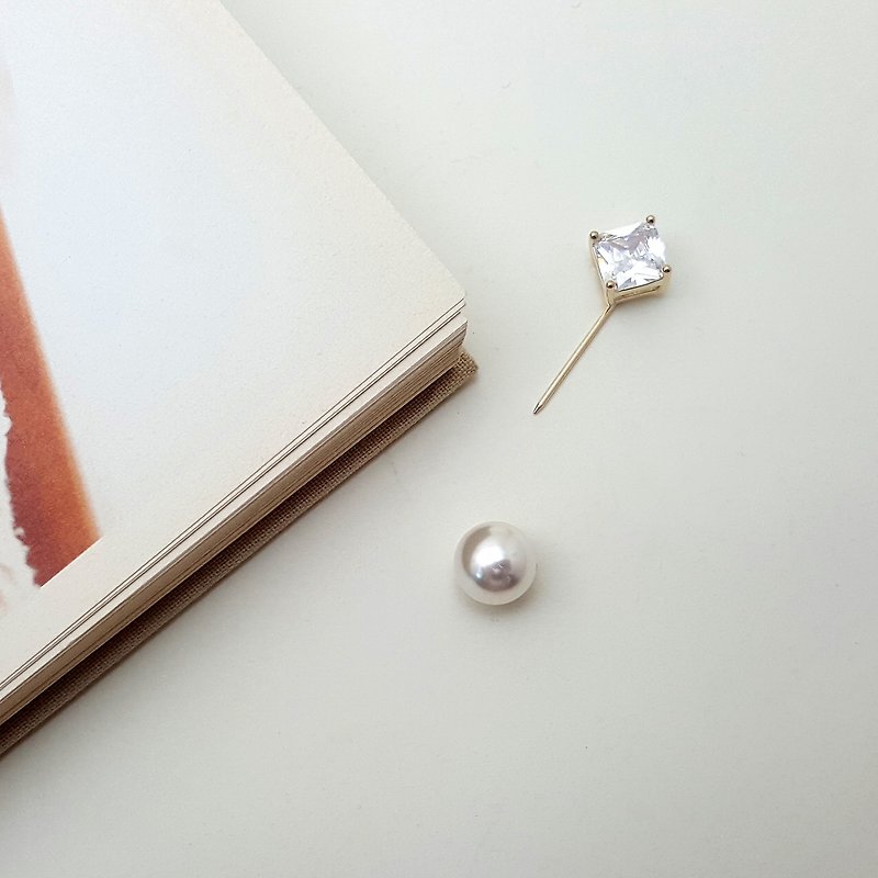 Chic Gold square pearl short Lapel Pin Gold Metal,Pin Accessories - 胸針 - 其他材質 金色