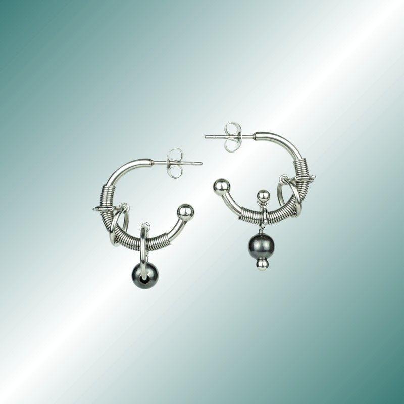 GUNMETAL Gunmetal Series Distressed Bronze Bead Drop Earrings - ต่างหู - สแตนเลส สีเงิน