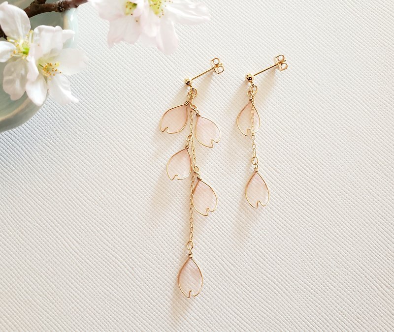 cherry blossoms petal pierced earrings or clip-on earrings - Earrings & Clip-ons - Resin Pink
