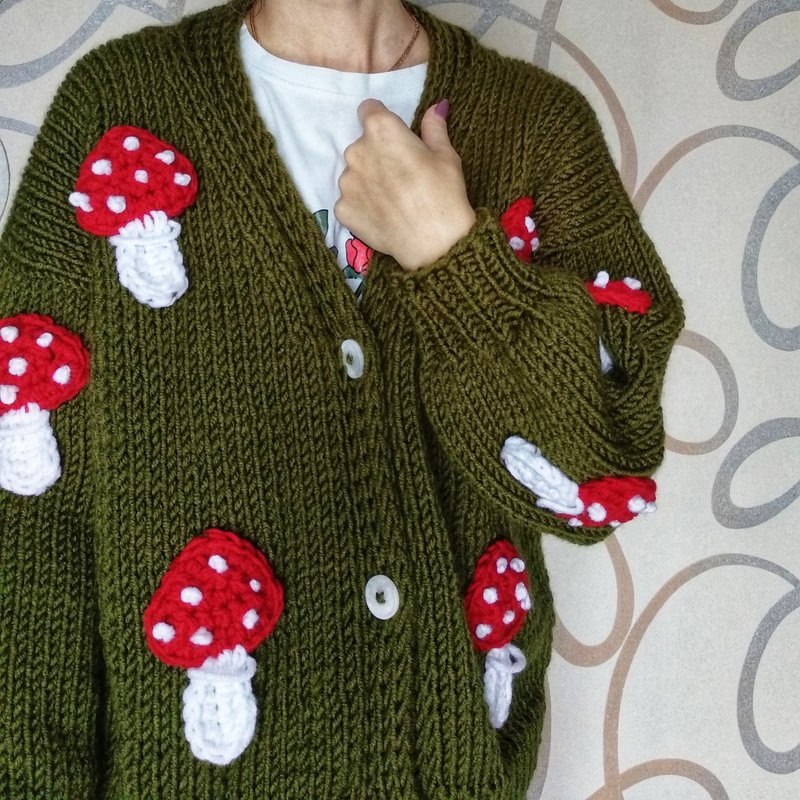 Mushroom cardigan, Embroidered cardigan, handmade cropped cardigan - สเวตเตอร์ผู้หญิง - ขนแกะ 