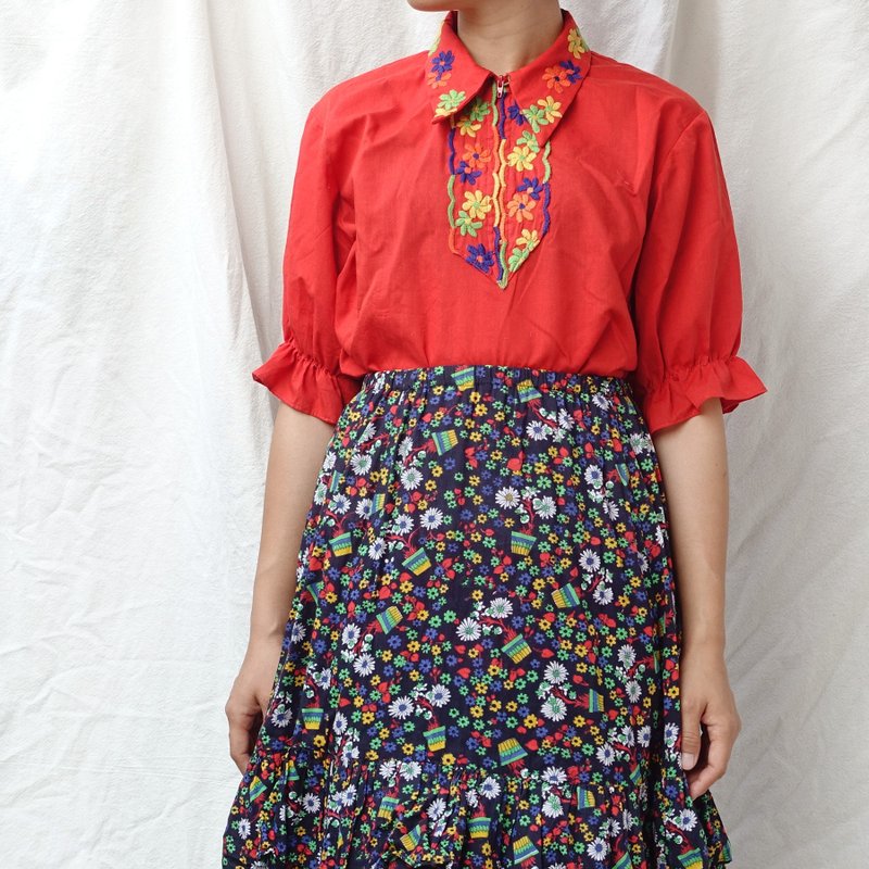 BajuTua/vintage/70's American-made bright red embroidered five-point sleeve shirt - เสื้อผู้หญิง - ผ้าฝ้าย/ผ้าลินิน สีแดง