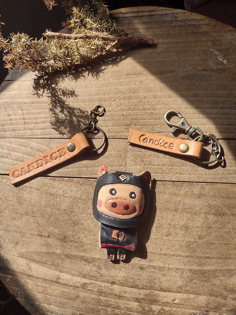 Cute ninja hair dart pig pure leather key ring can be engraved (for lovers, birthday gifts) - ที่ห้อยกุญแจ - หนังแท้ สีส้ม