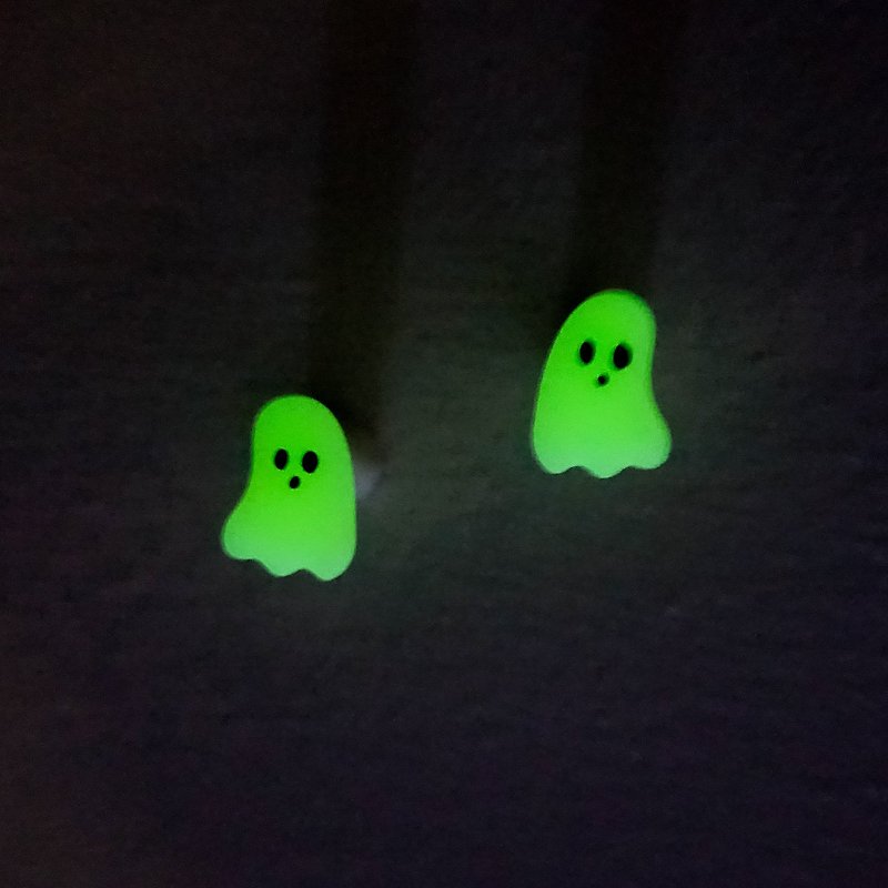 Halloween Limited Earrings- (Luminous) Little Ghost Handmade Soft Pottery Earrings/ Clip-On - ต่างหู - ดินเผา ขาว