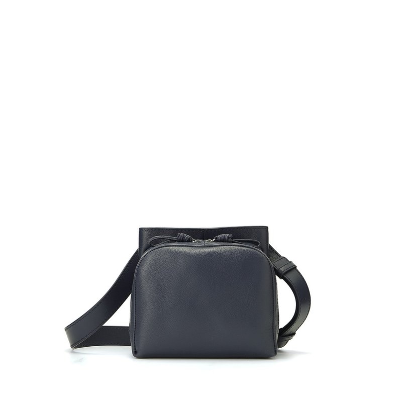 Sora Two-Purpose Crossbody Bag M-Navy Blue - กระเป๋าแมสเซนเจอร์ - หนังแท้ สีน้ำเงิน