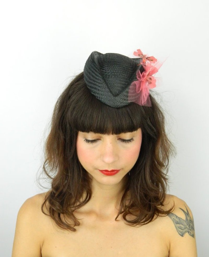 SALE! Pillbox Hat Fascinator Headpiece in Gunmetal with Coral Pink Butterflies and Matching Tulle Veil, Cocktail Party Hat, Hen Night, Wedding - Hats & Caps - Other Materials Multicolor